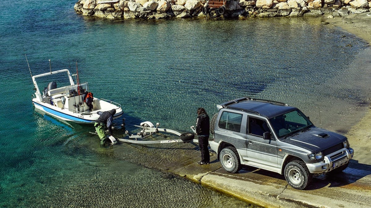Trailer & Towing Regulations Greece: Expat Guide